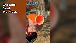 Łatwy w montażu silikonowy uchwyt. Wsuń. Gotowe w kilka sekund.